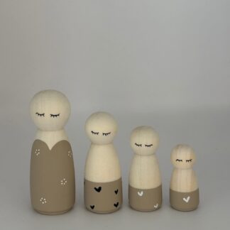 familie poppetjes vrouwen/meisjes beige